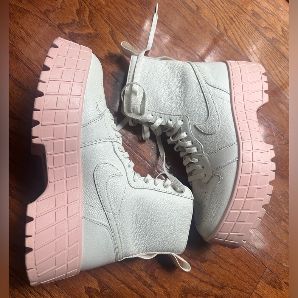 Nike Air Jordan 1 Brooklyn Women's Boots in the "Sail/Legend Pink Size 11.5